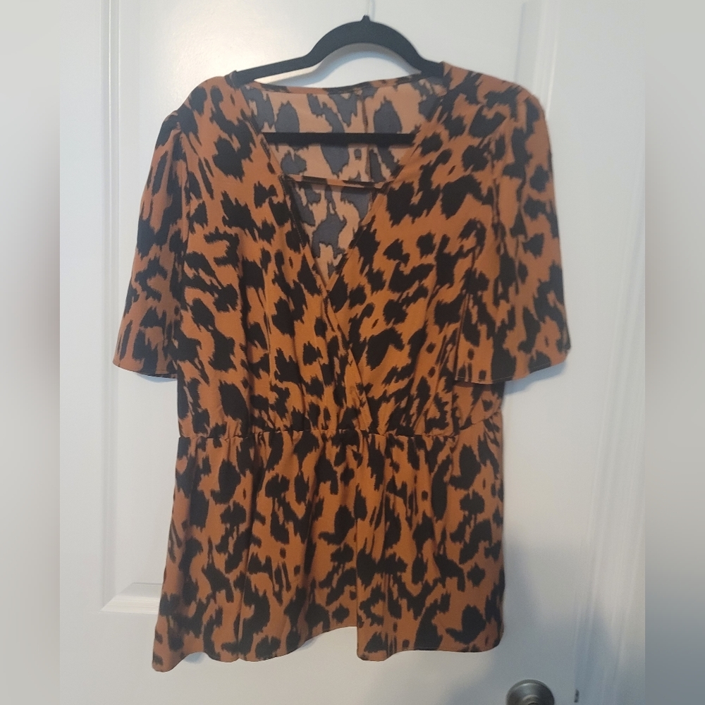 Leopard print peplum blouse never worn. Size 2xl I give bundle discounts